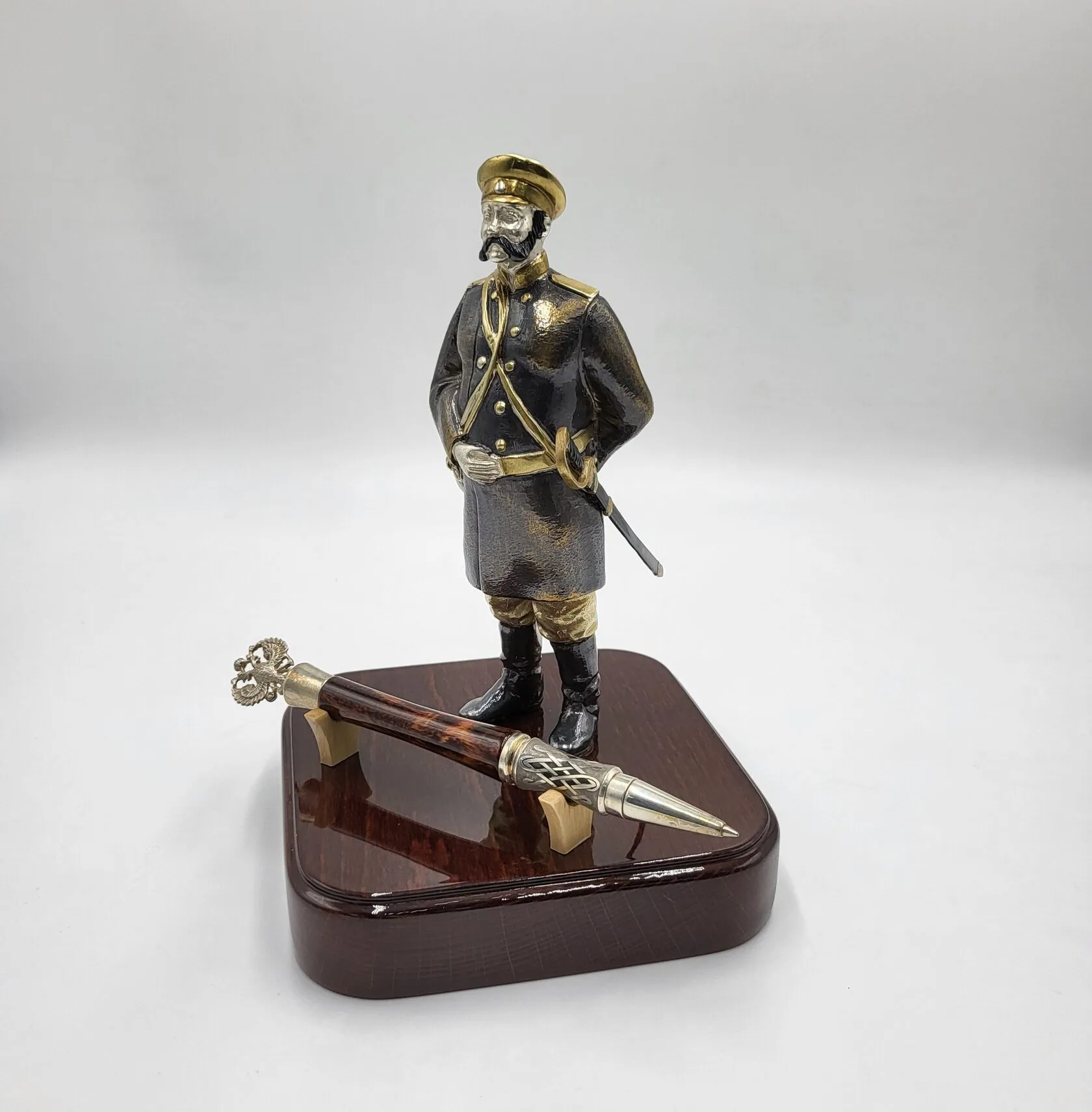 Ручка на подставке "Городовой"